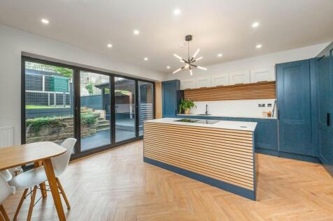 STUNNING REAR OPEN PLAN KITCHEN/LIVING/DINER