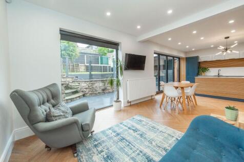STUNNING REAR OPEN PLAN KITCHEN/LIVING/DINER
