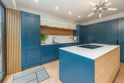 STUNNING REAR OPEN PLAN KITCHEN/LIVING/DINER