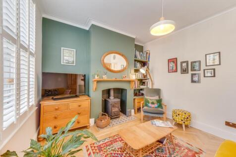 KITCHEN/DINER AND LIVING ROOM