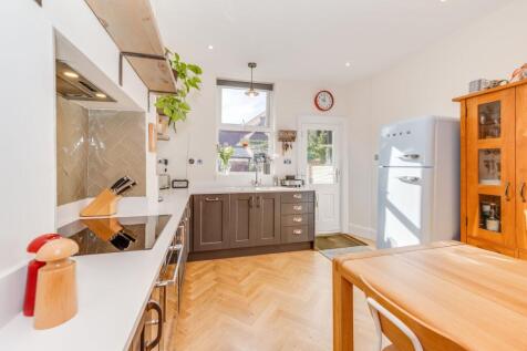 KITCHEN/DINER AND LIVING ROOM