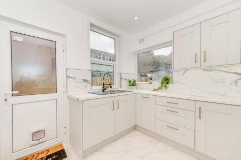 KITCHEN, DINING ROOM AND LOUNGE