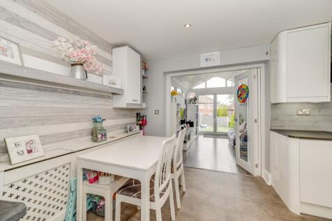 KITCHEN, DINER AND LIVING ROOM