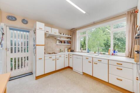 LOUNGE, DINER AND KITCHEN
