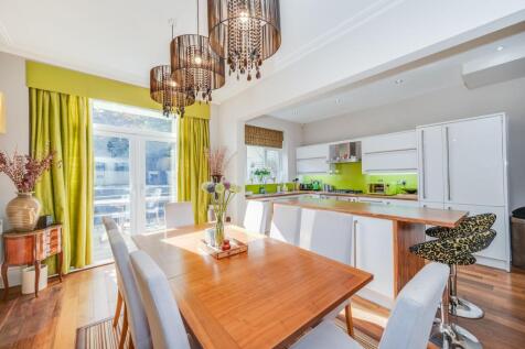 KITCHEN, DINER AND LIVING ROOM
