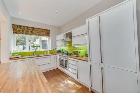 KITCHEN, DINER AND LIVING ROOM