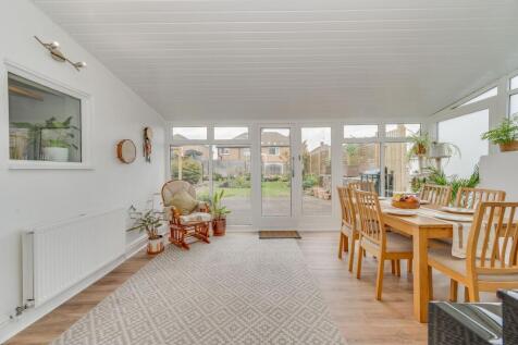 KITCHEN, DINING ROOM AND LOUNGE