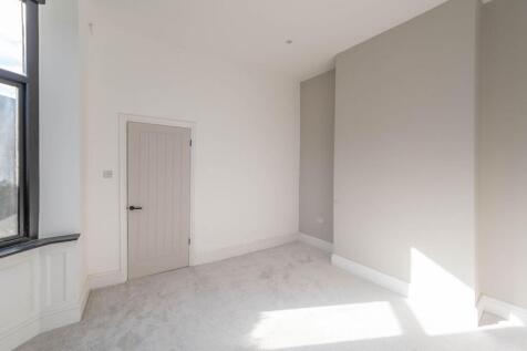 KITCHEN, DINING ROOM AND LOUNGE
