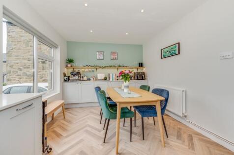 KITCHEN/DINER AND LOUNGE/SNUG