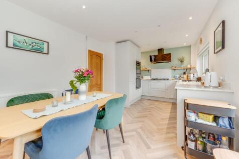 KITCHEN/DINER AND LOUNGE/SNUG