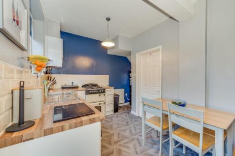 KITCHEN, DINER AND LOUNGE