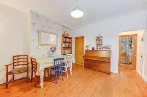 KITCHEN, DINER AND LIVING ROOM