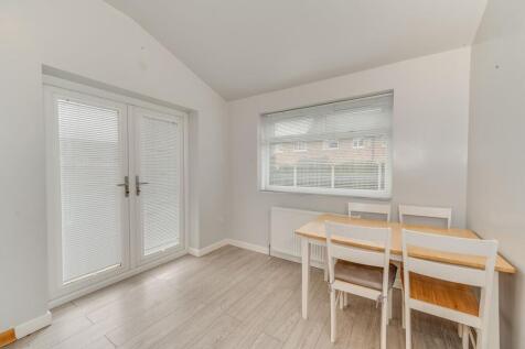 KITCHEN, DINER AND LIVING ROOM