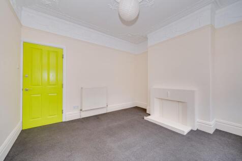 KITCHEN, DINER AND LIVING ROOM