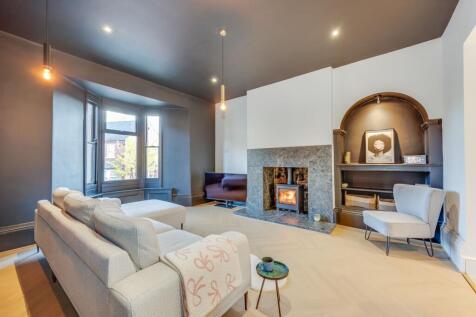 KITCHEN, DINER AND LIVING ROOM