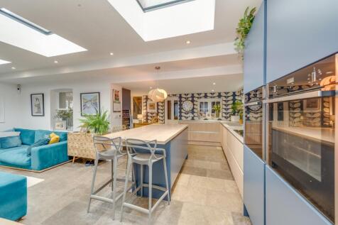 OPEN PLAN KITCHEN/DINER/LIVING ROOM