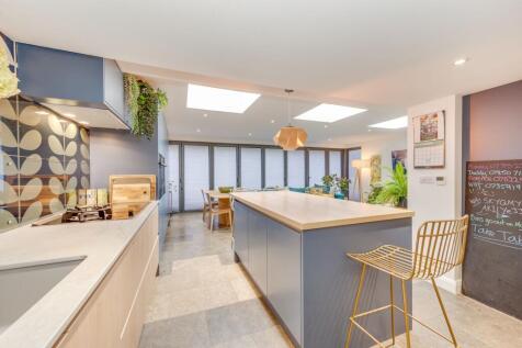 OPEN PLAN KITCHEN/DINER/LIVING ROOM