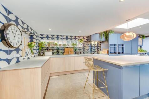 OPEN PLAN KITCHEN/DINER/LIVING ROOM