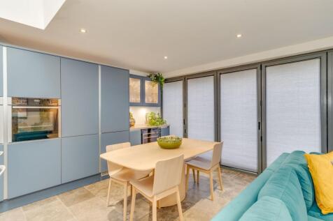 OPEN PLAN KITCHEN/DINER/LIVING ROOM