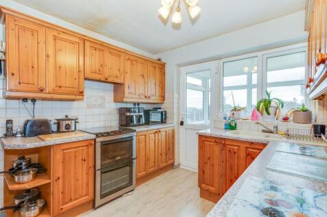 KITCHEN, DINER AND LIVING ROOM