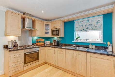 OPNE PLAN KITCHEN/DINER/LOUNGE