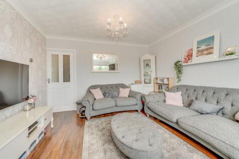 LIVING ROOM AND KITCHEN/DINER