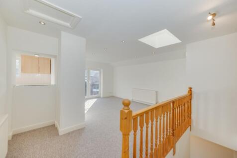 KITCHEN AND DINER/LOUNGE