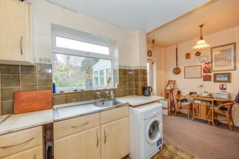 KITCHEN, DINER AND LIVING ROOM