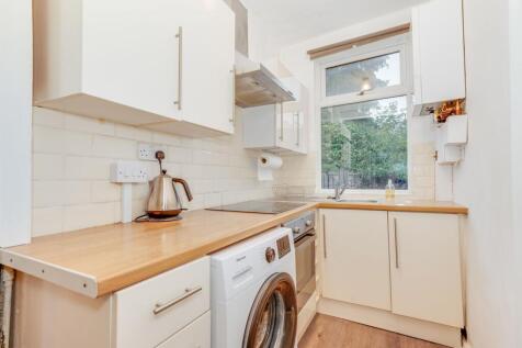 KITCHEN, DINER AND LOUNGE