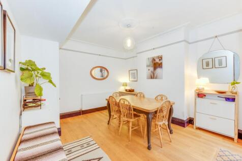 KITCHEN, DINER AND LIVING ROOM