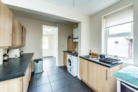 KITCHEN, DINER AND LIVING ROOM