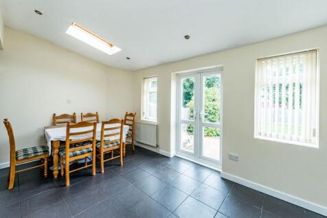 KITCHEN, DINER AND LIVING ROOM