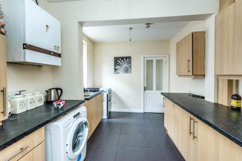 KITCHEN, DINER AND LIVING ROOM