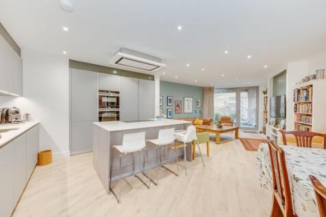 OPEN PLAN KITCHEN/DINER/LIVING ROOM