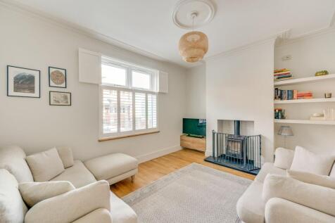 KITCHEN, DINER AND LIVING ROOM