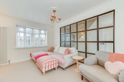 KITCHEN/DINER AND LIVING ROOM