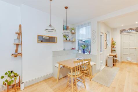 DINER OPENING TO EXTENDED FITTED KITCHEN