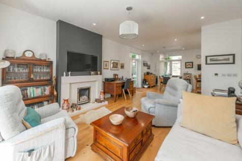 LIVING ROOM, KITCHEN AND DINER
