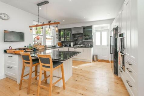 LIVING ROOM, KITCHEN AND DINER