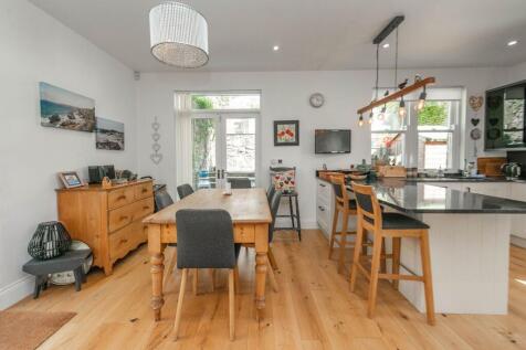 LIVING ROOM, KITCHEN AND DINER