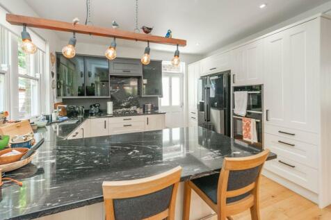 LIVING ROOM, KITCHEN AND DINER