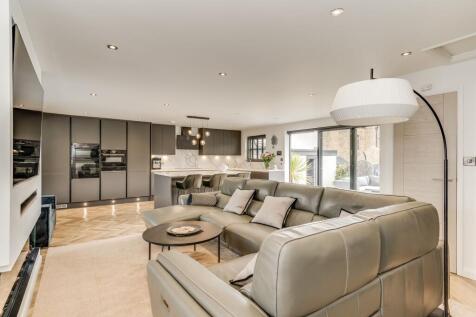 OPEN PLAN KITCHEN/DINER/LIVING ROOM