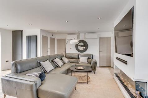 OPEN PLAN KITCHEN/DINER/LIVING ROOM