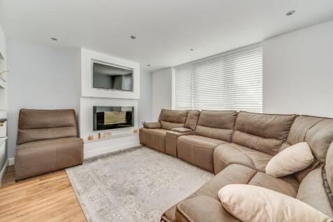 KITCHEN/DINER AND LIVING ROOM