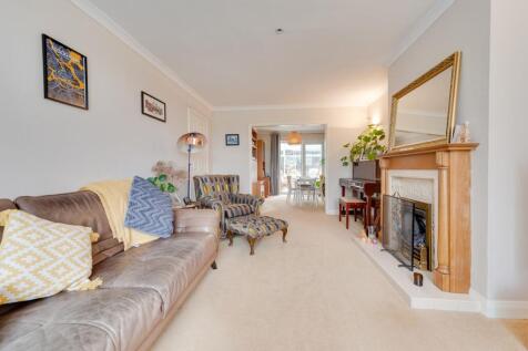 KITCHEN, LIVING ROOM AND DINER