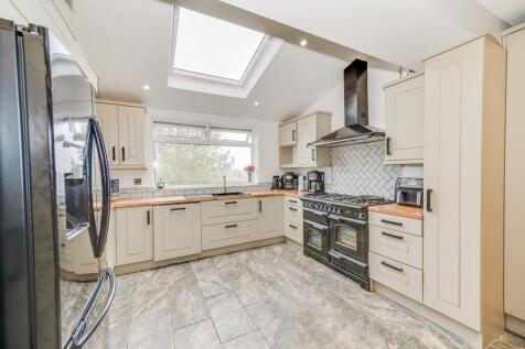 OPEN PLAN KITCHEN/DINER AND LIVING ROOM