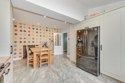 OPEN PLAN KITCHEN/DINER AND LIVING ROOM