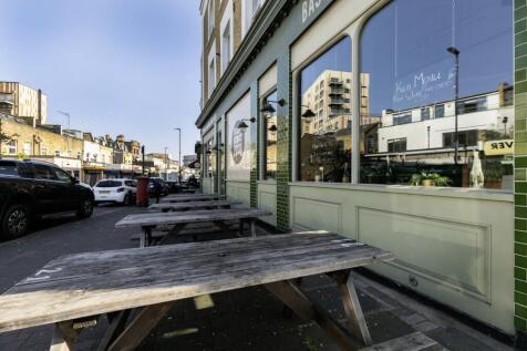 184 Well Street 7.jpg