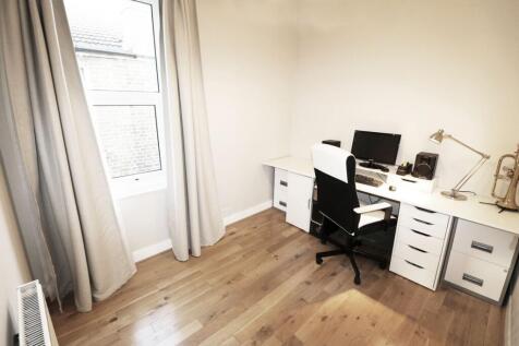 Second Bedroom (2)