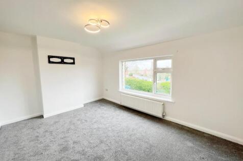 Bedroom 1 pic 1.jpg